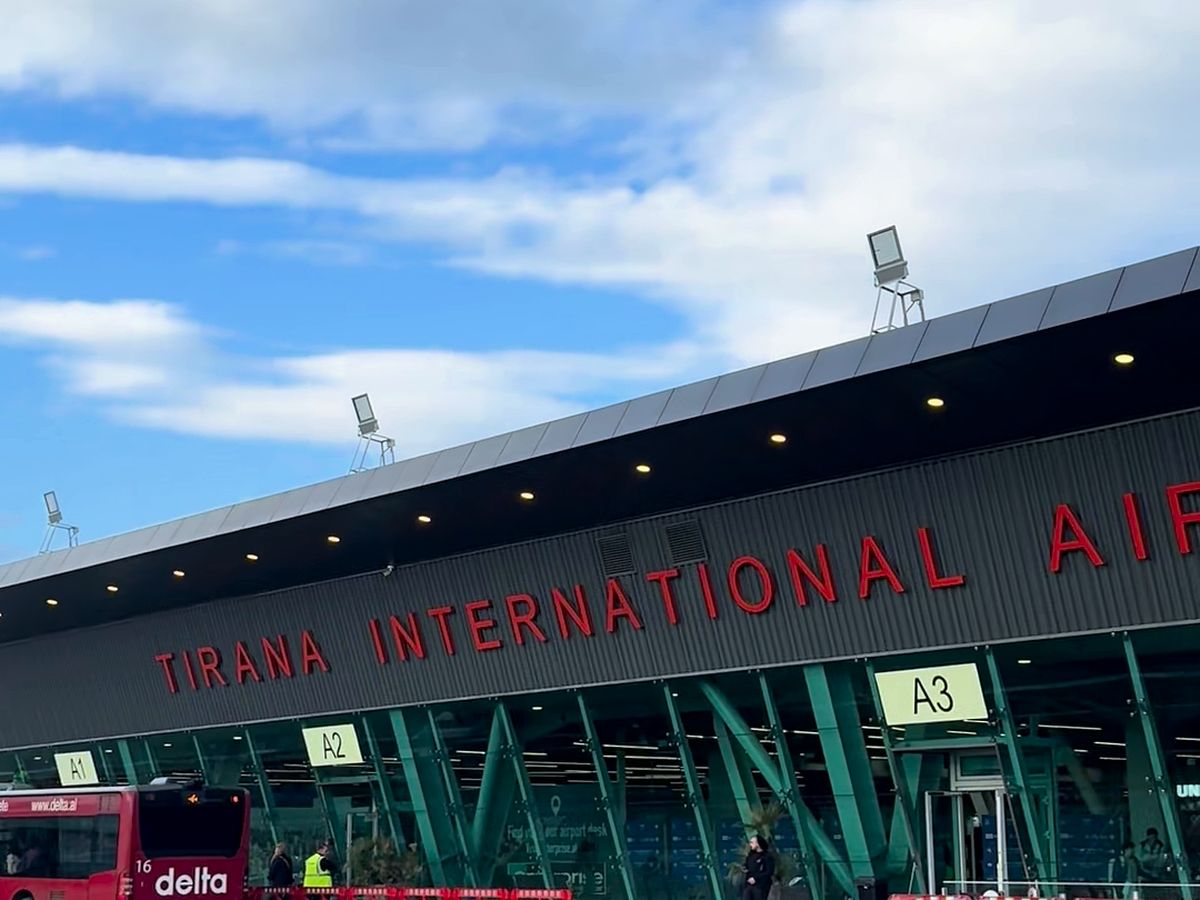 L'aeroporto internazionale di Tirana, all'arrivo